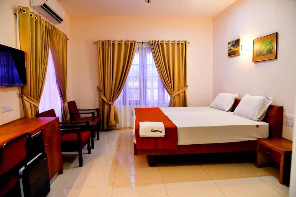 Hotel Chanakya Palakkad Esterno foto