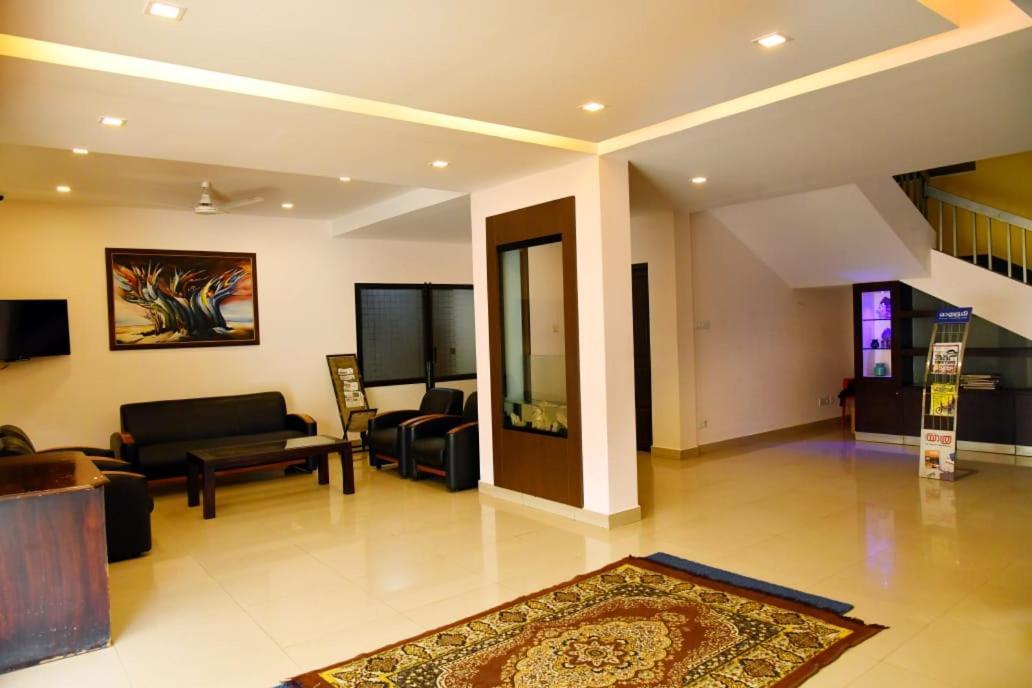 Hotel Chanakya Palakkad Esterno foto