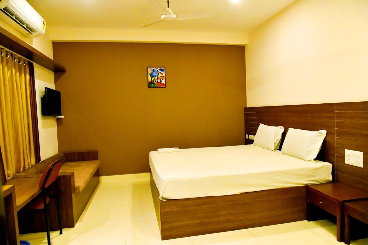 Hotel Chanakya Palakkad Esterno foto