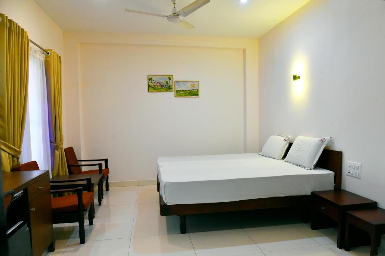 Hotel Chanakya Palakkad Esterno foto